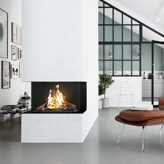 Le foyer à gaz VISIO 70 3S s'intègre parfaitement dans un salon moderne.