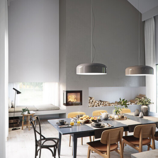 Insert de cheminée à bois R-600 bi-face comme point central dans la salle à manger avec table dressée