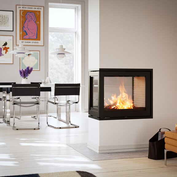Cheminée séparateur de pièce R-600 RD dans un salon lumineux avec une table à manger moderne