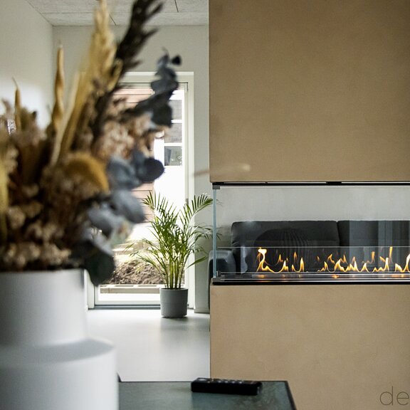 Montreal Séparateur de pièce en beige dans le salon avec des fleurs